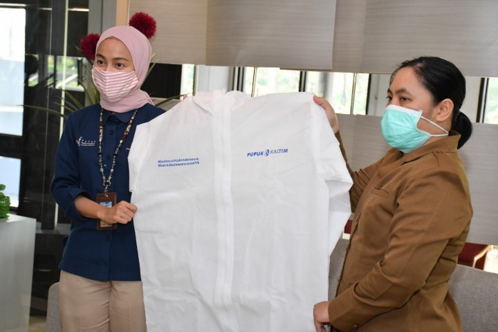 Pupuk Kaltim Salurkan APD ke Puskesmas Bontang Utara II