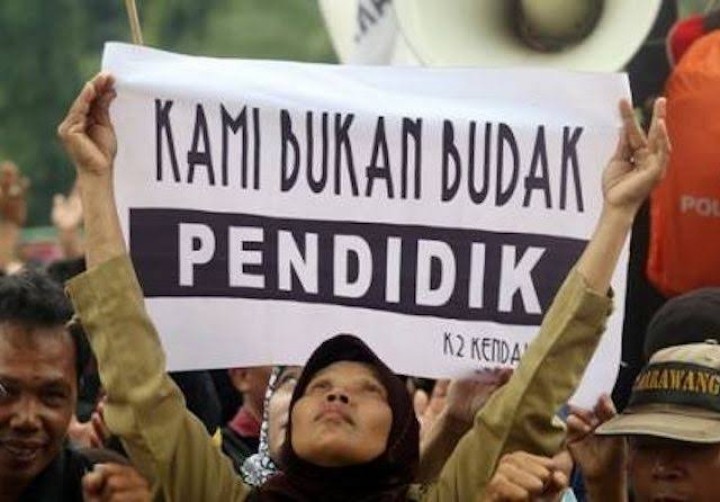 Tunjangan Guru Honorer Disetop