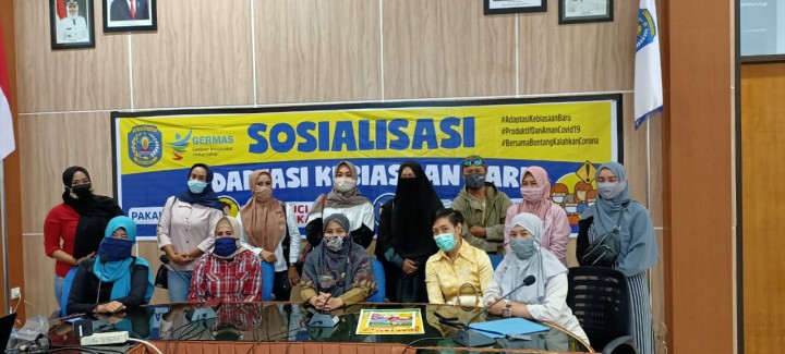 Cara Emak-Emak Berbas Pantai, ber-Zumba Ria Cegah Corona