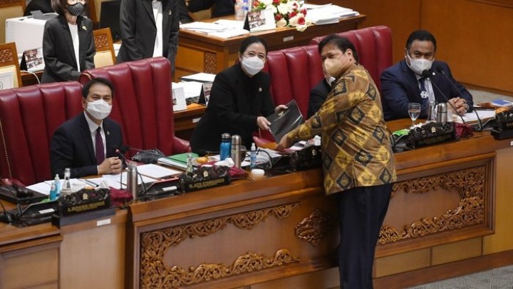 Cara Negara Menguasai Narasi Ciptaker: Sembunyikan Dokumen Final