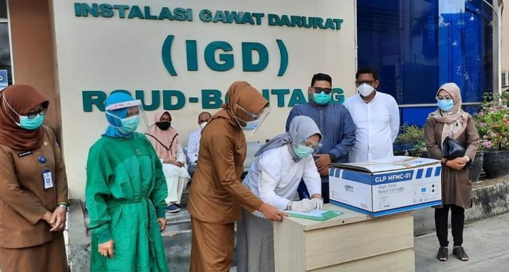 Keluarga Mendiang Adi Darma Hibahkan Alat Terapi Oksigen Pasien Covid-19 ke RSUD Bontang