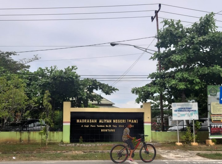 Nelangsa Sekolah MAN Bontang, Langganan Direndam Banjir Rob & Tiap Tahun Ganti Perabotan Rusak