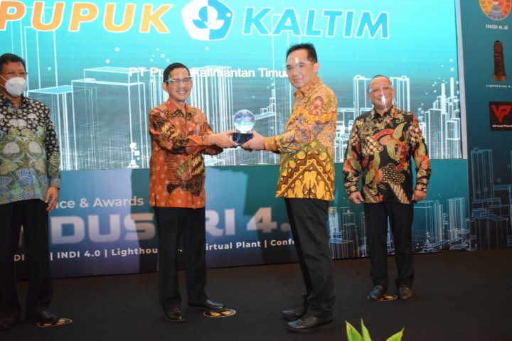 Pupuk Kaltim Raih Penghargaan Lighthouse Industry 4.0 dari Kemenperin, Jadi Role Model Transformasi Digital Industri