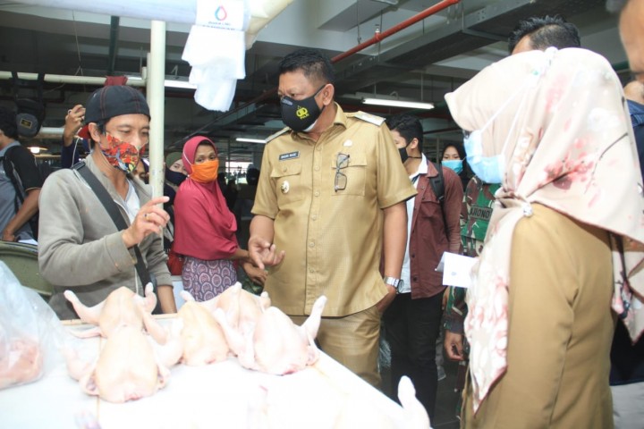 Harga Ayam dan Telur Naik Bersamaan, Basri Turun Tangan