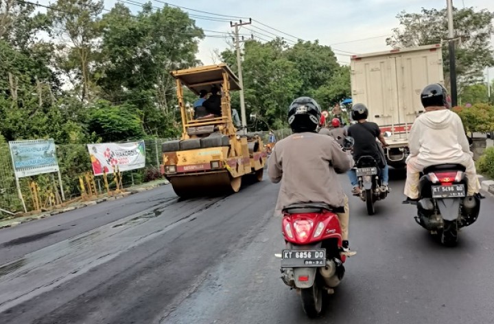 Menelan Dana Rp 9 Miliar, Jalan Protokol Bontang Diaspal Sebelah Saja