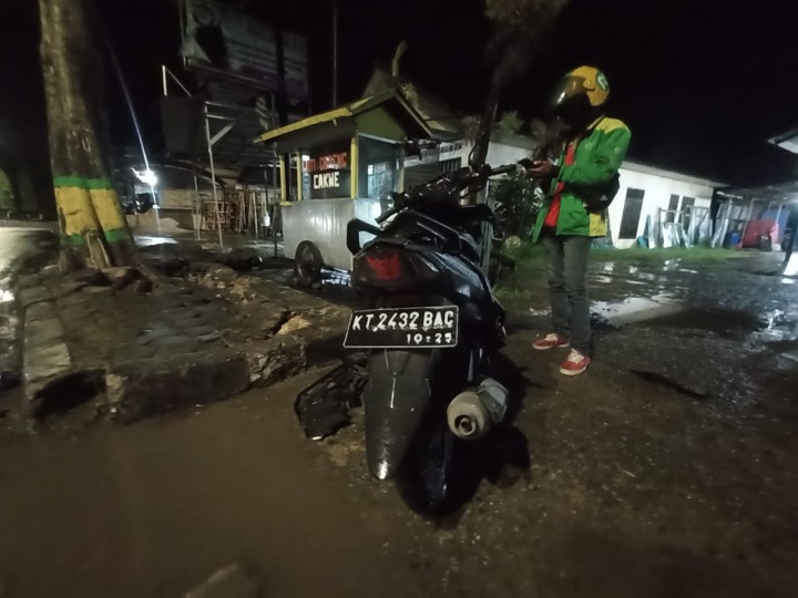 Ngebut Saat Hujan Deras, Pelajar Tewas Hantam Pohon