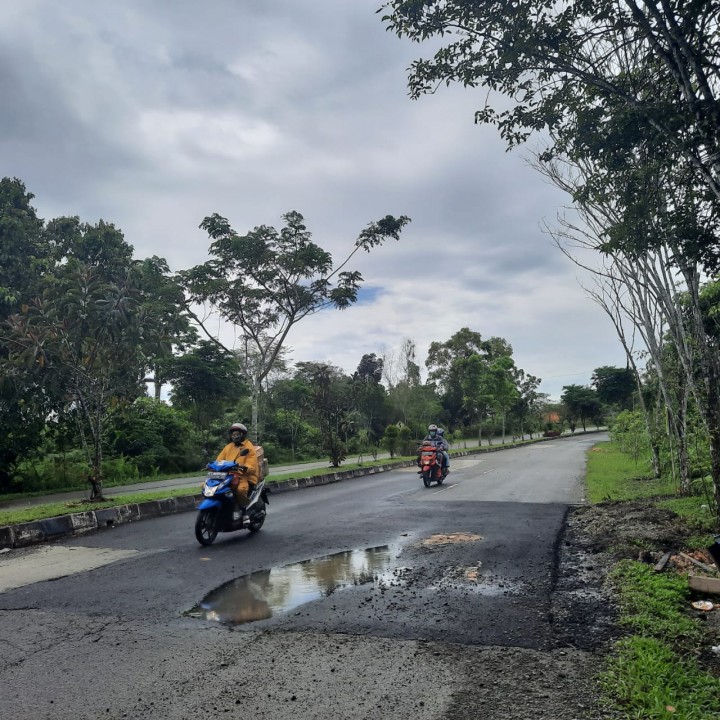 Anggota DPRD Soroti Jalan Bontang Lestari, 'Belum Sebulan Aspal Sudah Terkelepas'