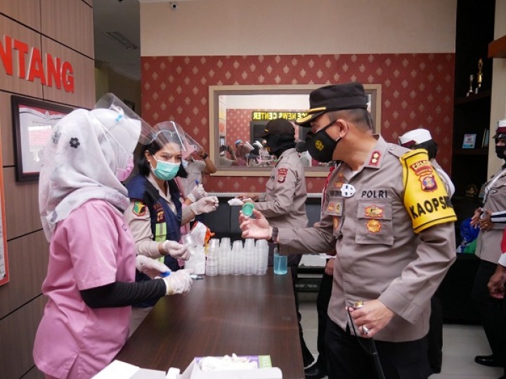 Polres Bontang Gelar Tes Urine Mendadak, Kapolres Pastikan Tindak Tegas Polisi Nakal