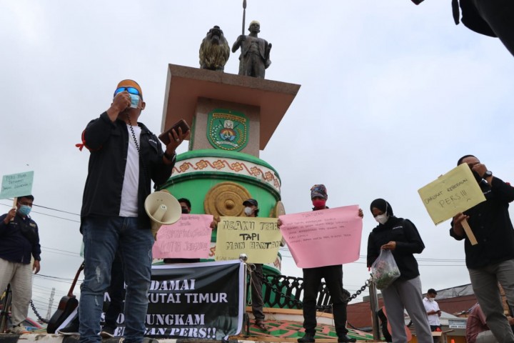 Kecam Kekerasan Pers, Jurnalis Kutim Gelar Aksi Solidaritas dengan Teaterikal
