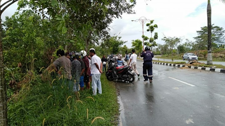 Hilang Kendali, Mobil Pick Up Terperosok ke Jurang di Jalan Bontang Lestari