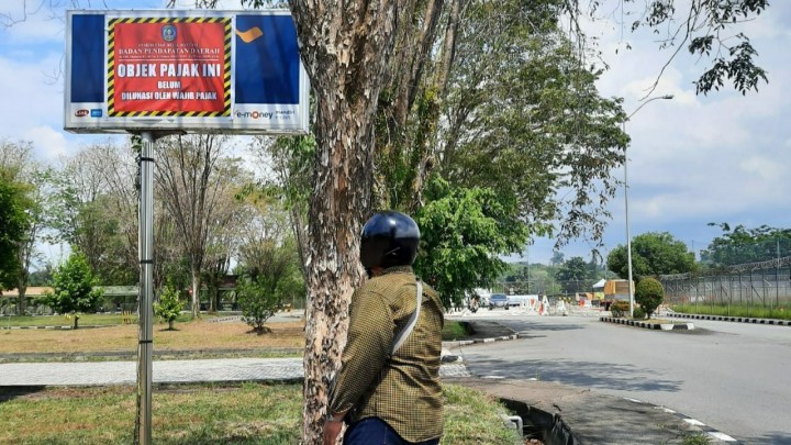 Bank Mandiri Tunggak Pajak, 17 Papan Reklame Disegel Bapenda Bontang