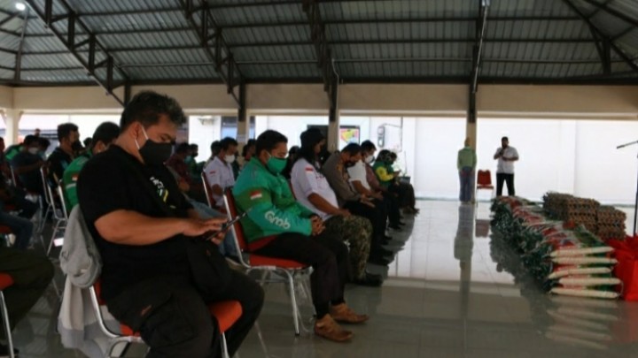 Polres Bontang Gelar Sosialisasi Deradikalisasi dan Bagi Sembako ke Ojol