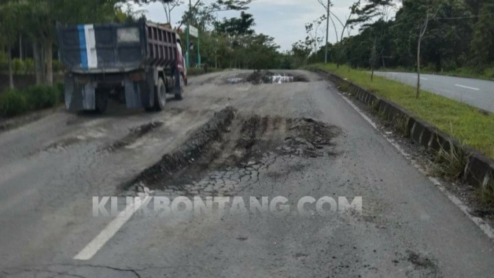 Tagih Janji Perusahaan Perbaiki Jalan Rusak di Bontang Lestari