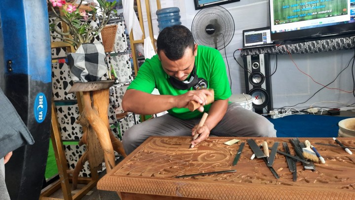 Kisah Ahmad Merintis Bisnis Ukir Kayu di Bontang, Tertatih Tapi Mampu Bertahan