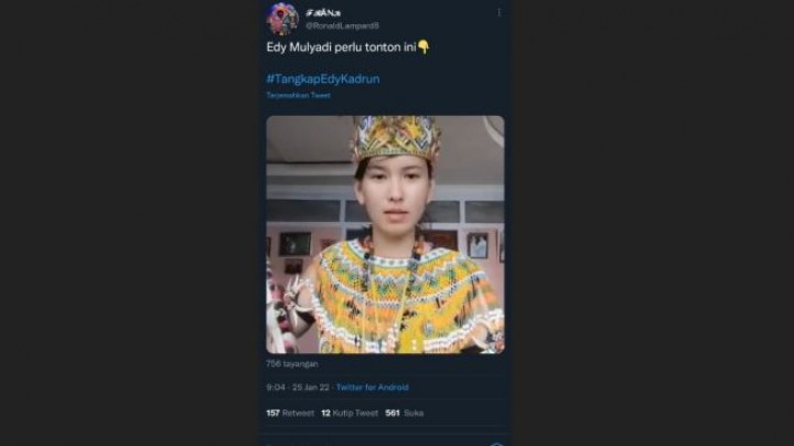 Ibu Cantik Berbaju Adat Kalimantan Siap Panggil Pasukan, Tantang Edy Mulyadi