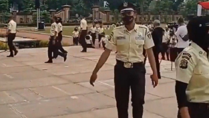 Ini Tampilan Baru Seragam Satpam, Netizen: Kayak Baju Polisi India