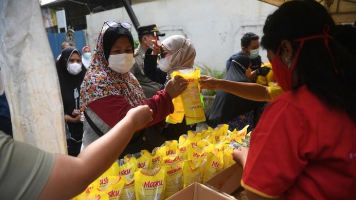 Mulai Hari Ini Minyak Goreng Wajib Dijual Rp 14.000 Per Liter!