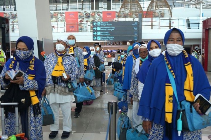 Pemerintah Hentikan Sementara Pemberangkatan Umrah