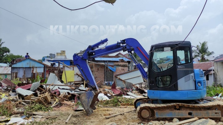 Asriani Pasrah Rumah yang Ditinggali 10 Tahun Diratakan Alat Berat