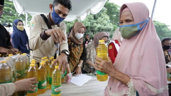 Ibu-ibu Meninggal Saat Antre Minyak Goreng di Berau, Pihak Minimarket Minta Maaf 