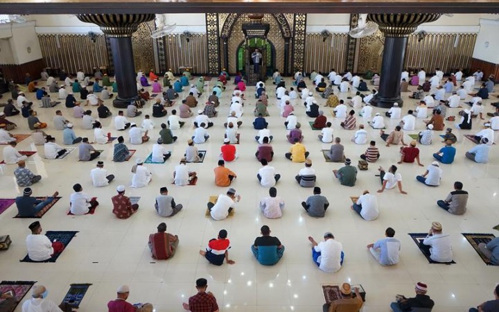 MUI: Covid-19 Terkendali, Umat Islam Wajib Selenggarakan Salat Jumat di Masjid