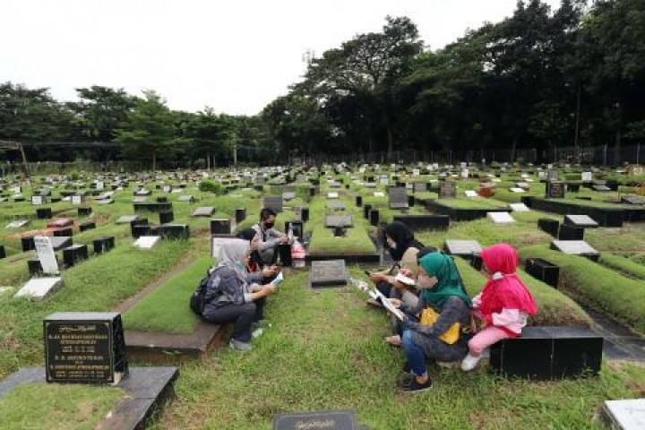 Sudah Dekat Ramadhan, Begini Tata Cara Ziarah Kubur