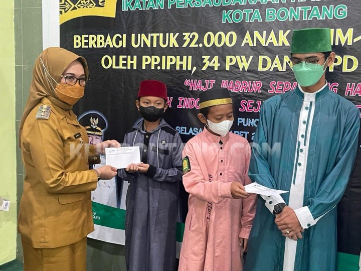 Wawali Salurkan Bantuan Uang Tunai ke Anak Yatim dan Tahfiz Al Quran