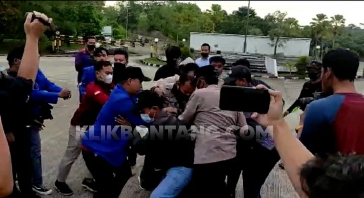 Aksi Demo 11 April di Kantor Dewan Sempat Ricuh, Kapolres Bontang Minta Maaf