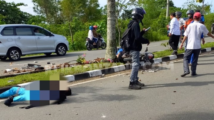 Tabrak Pot Bunga di Jalan Bontang Lestari, Dua Pemuda Dilarikan ke RSUD