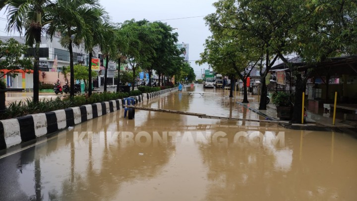 Banjir Sejak Semalam, 2 Jalan Ditutup Sementara