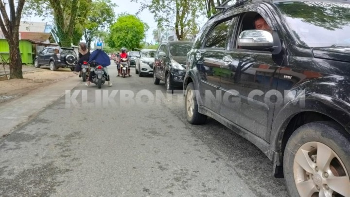 Imbas Banjir, Lalu Lintas Jalan KS Tubun Padat Merayap