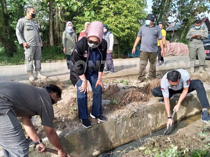 Wawali Najirah Pimpin Kerja Bakti Jumat Bersih di Titik Rawan Banjir 