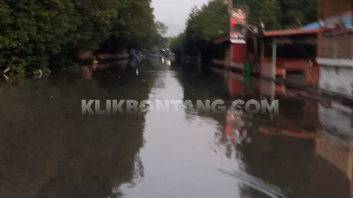 Banjir Rob Kembali Genangi Bontang Kuala, 20 RT Terdampak
