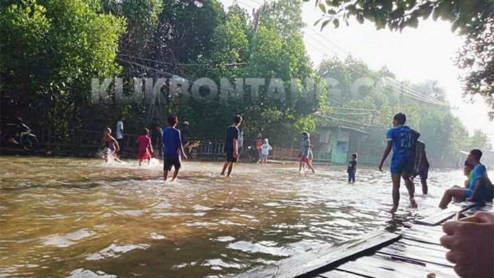 Cegah Banjir Rob, Jalanan Bontang Kuala Dipagari Beton