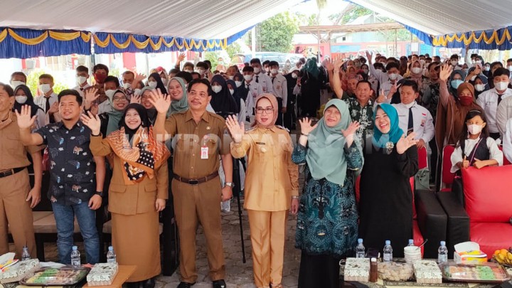 Hadiri Wisuda SMP 7, Najirah Minta Siswa Tak Lupakan Jasa Para Guru