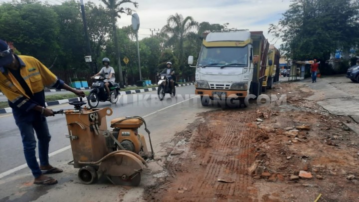 Jalan Rusak Akibat Truk Antre Solar Direhab, Pemkot Rogoh Rp 1,3 Miliar