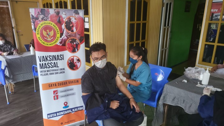 Binda Kaltim Salurkan Vaksinasi Door To Door di Bontang Kuala