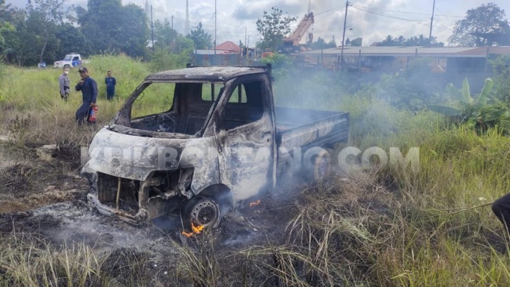 Mobil Pickup Warga Telihan Terbakar saat Dikendarai di KM 5 Bontang - Sangatta