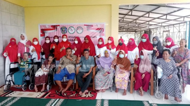 DW RSUD Taman Husada Bontang Bagi Sembako dan Cek Kesehatan Gratis di Panti Jompo Al-Maghfirah