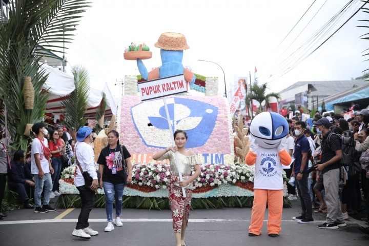 Ramaikan TIFF 2022, Float Pupuk Kaltim Raih The Most Outstanding Presentation of Flower