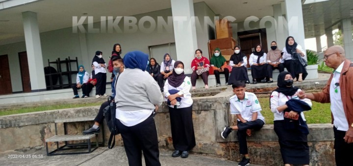 Tak Hanya di RSUD, Gaji CS di Setda Juga Menunggak