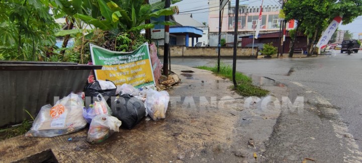 Tong Sampah di Jalan Pattimura Ditarik, Warga Diminta Buang Sendiri ke TPST