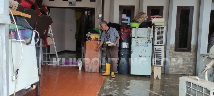 Curhatan Sentot saat Banjir, Habiskan Ratusan Juta Renovasi Rumah Tapi Tetap Terendam Air