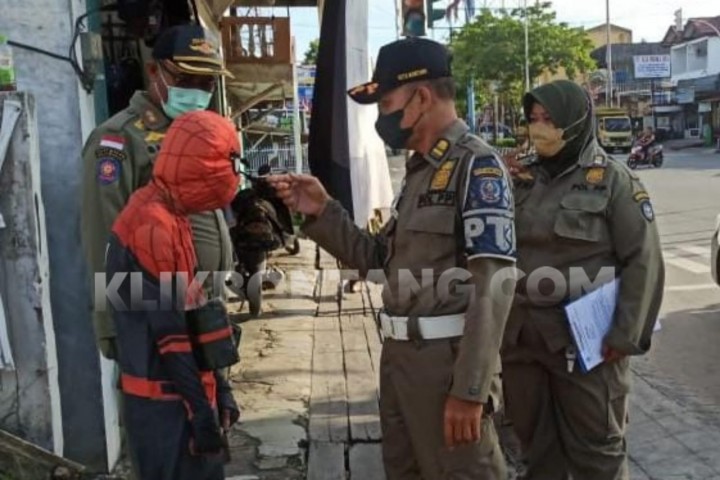 Masih Mengamen, 3 Badut Cosplay Diamankan, Kostum Disita