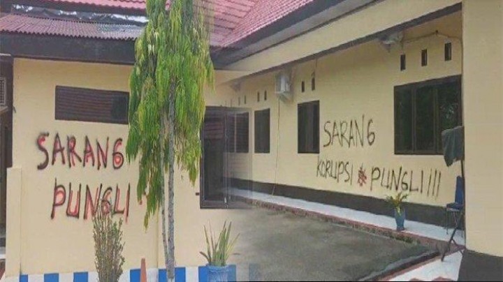 Coreti Dinding Kantornya 'Sarang Pungli', Polisi di Sulsel Dimasukkan RSJ
