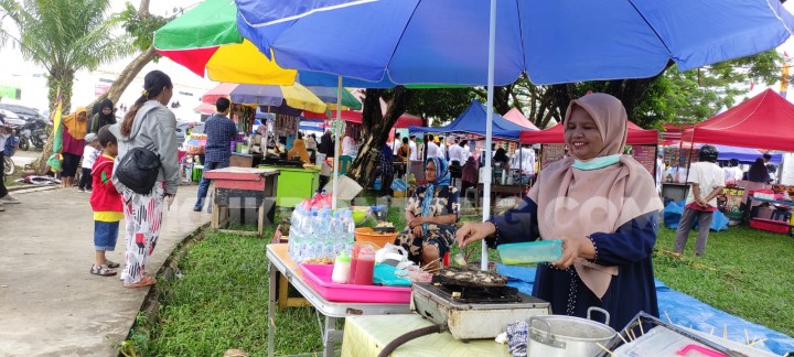 Kebagian Berkah di Perayaan HUT Bontang, Pedagang Pentol: untuk Biaya Kuliah Anak