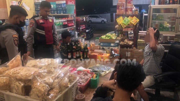 Polisi Sita Miras dari Toko Kelontong di 4 Kelurahan, Pedagang Didenda