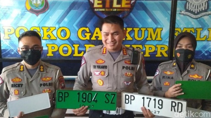 Setelah Putih, Muncul Lagi Pelat Nomor Warna Hijau, Apa Sih Fungsinya?