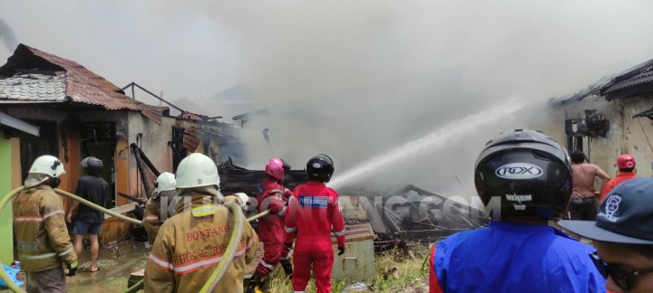 4 Bangunan Ludes Terbakar di Lengkol, Titik Api Berawal dari Rumah Kosong