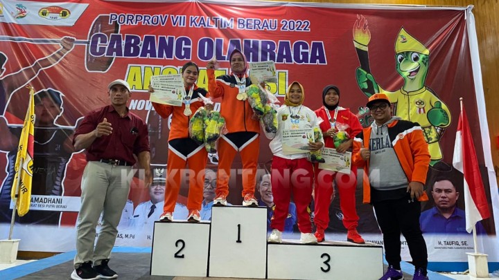 Angkat Besi Bontang Sumbang 11 Medali, Siti Sarah Boyong 3 Emas